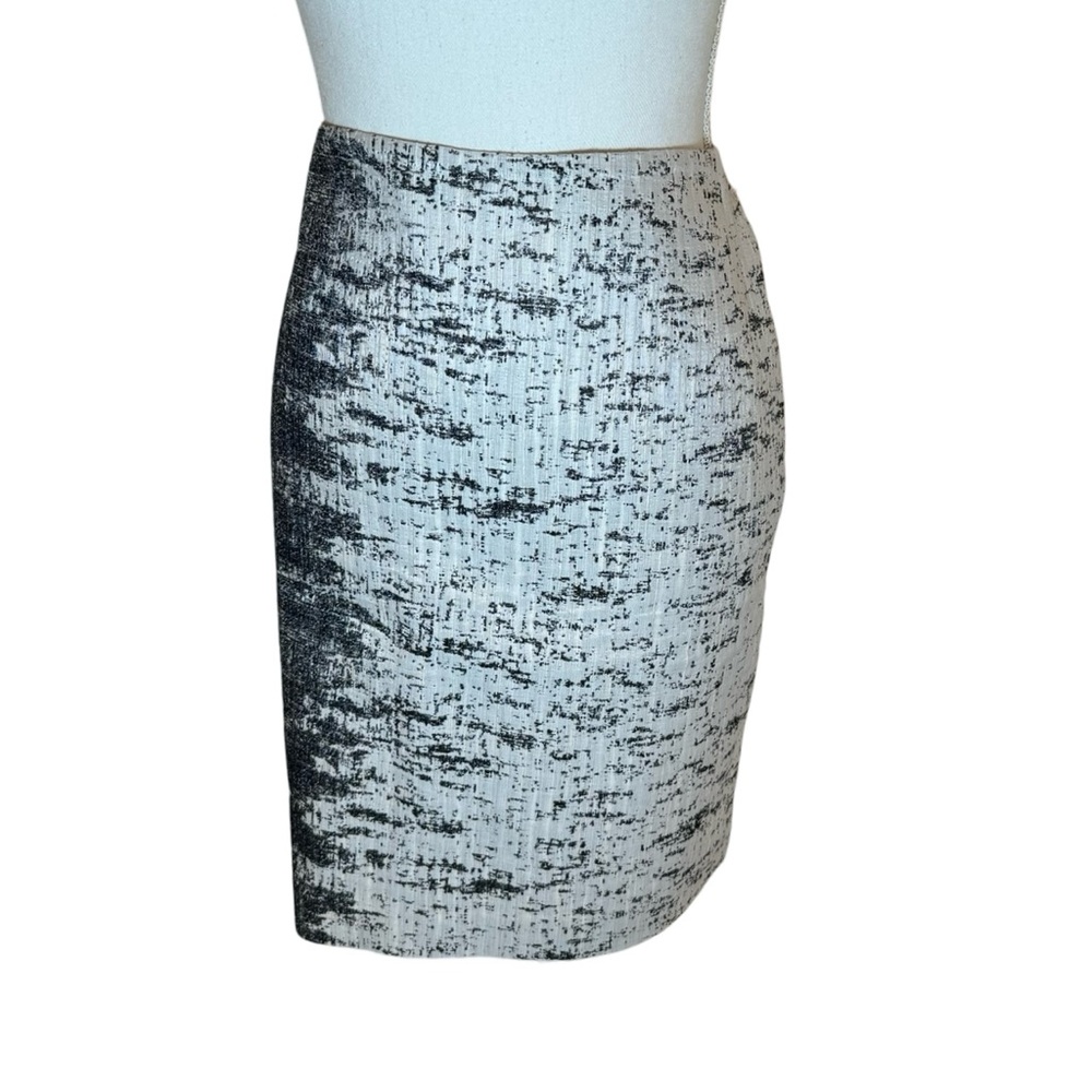Elie Tahari Abstract Jacquard Mini Skirt. Size 10 - Picture 2 of 8